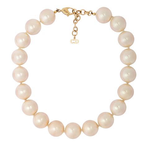 vintage christian dior pearl necklace.